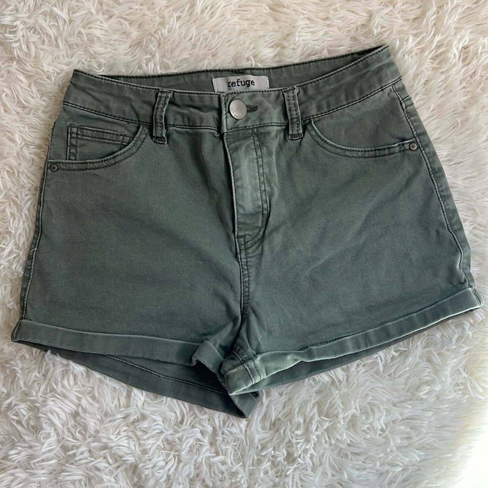 Refuge Size 0 Juniors Olive Green Color Zip-Up Short Shorts - Picture 3 of 9